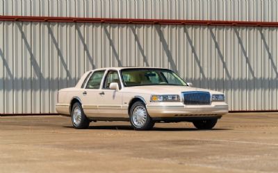 Photo of a 1995 Lincoln Town Car Sedan for sale