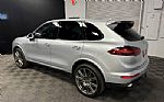 2017 Cayenne Thumbnail 9