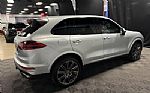 2017 Cayenne Thumbnail 15