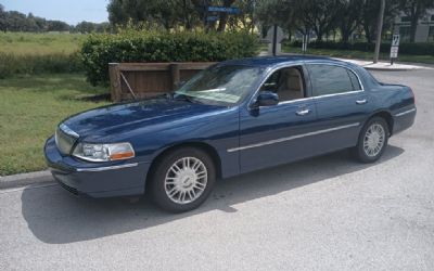 Photo of a 2008 Lincoln Town Car Signature L Signature Limited for sale