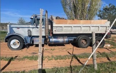 1968 Peterbilt 387 Sleeper Truck