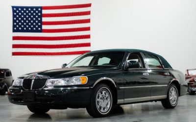 Photo of a 2002 Lincoln Town Car Signature Series for sale
