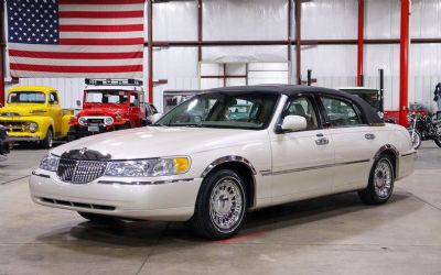 Photo of a 2001 Lincoln Town Car Cartier 2001 Lincoln Town Car Cartier L for sale