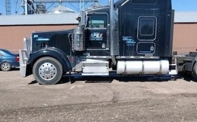 2005 Kenworth W900L Sleeper 