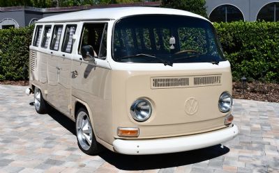 Photo of a 1976 Volkswagen Kombi for sale