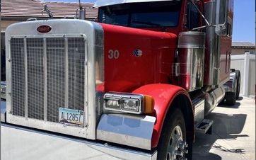 Photo of a 2004 Peterbilt 379 for sale