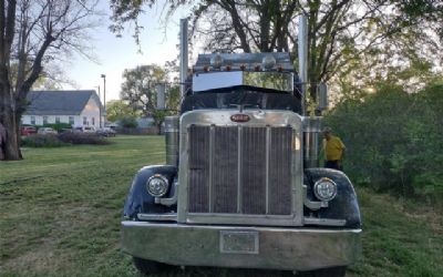 Photo of a 2001 Peterbilt 379 for sale