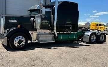 2005 Kenworth W900L 