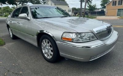 Photo of a 2008 Lincoln Town Car for sale