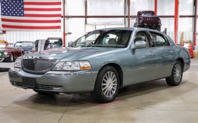 Photo of a 2003 Lincoln Town Car Limited 2003 Lincoln Limited for sale