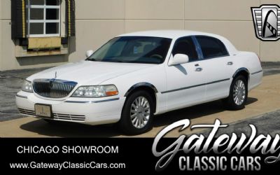 Photo of a 2003 Lincoln Town Car for sale