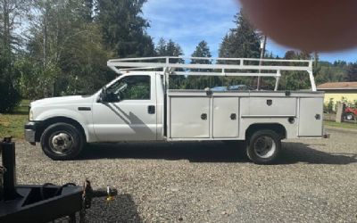 Photo of a 2006 Ford Super Duty F-350 DRW XL Utility Truck for sale