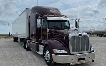 Photo of a 2013 Peterbilt 386 Conventional Sleeper Semi for sale