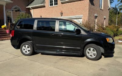 Photo of a 2012 Dodge Grand Caravan SXT for sale