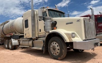 2013 Kenworth T800 Wide Hood Sleeper 