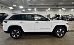 2022 Grand Cherokee Thumbnail 11