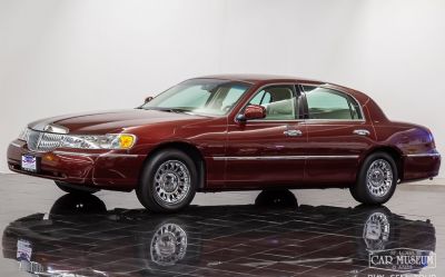 Photo of a 2001 Lincoln Town Car Cartier for sale